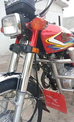 Honda 125cc 2019 model only WhatsApp 03//09//60//24//6//30//?