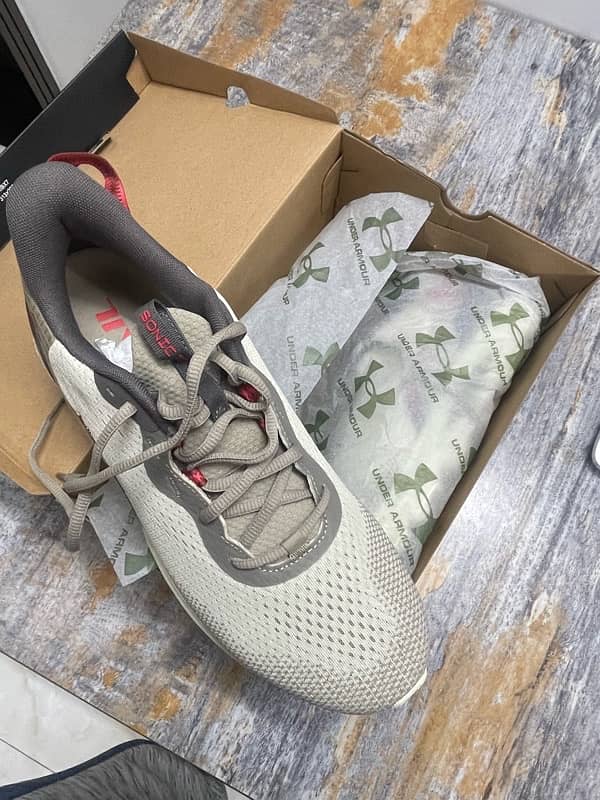 UnderArmour Unisex Runing Shoes - Brand New (unused) 3