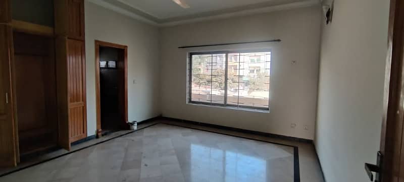 UPPER PORTION For Rent, 1 Kanal House for Rent in Soan Garden Block F( Gas & water Boring Avlb) 4