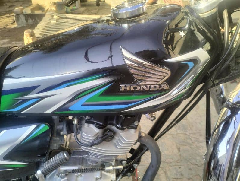 Honda 125 available in lush condition 2