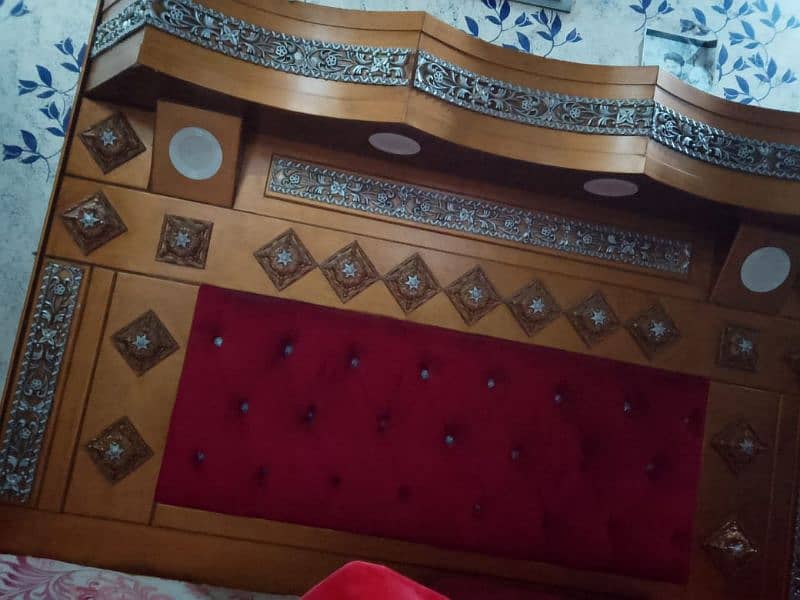 urgent sale bed set 4