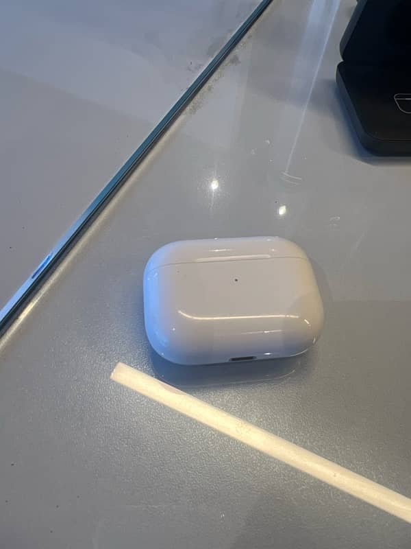 Apple air pods pro 1st generation 0