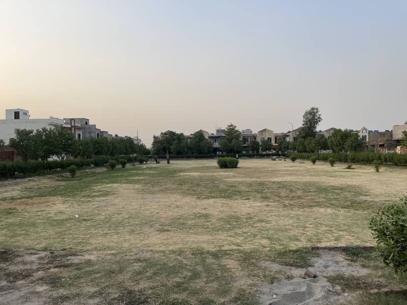 FACING PARK 5 MARLA PLOT FOR SALE AT PRIME LOCATION OF EDENABAD 2