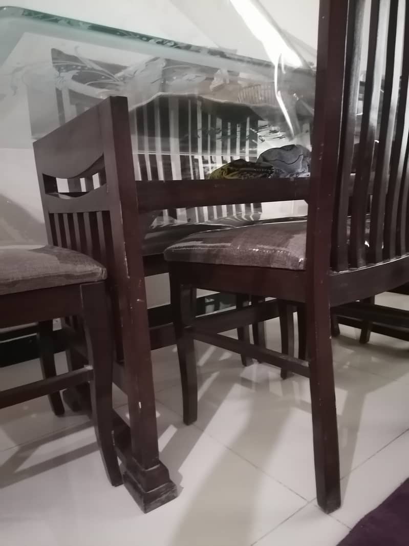 Dining table for sale in Very Good Condition 5