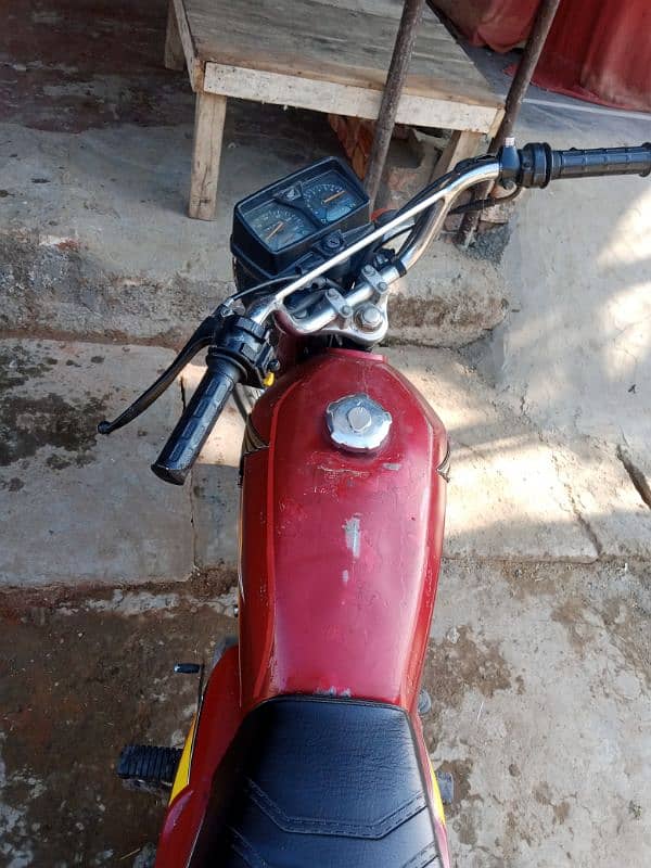 honda 125 red color 3