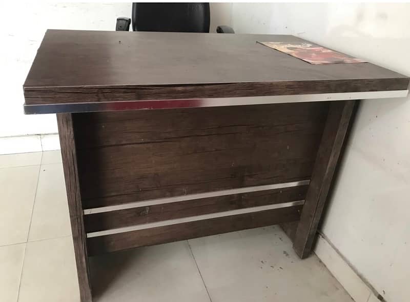 office table and chair for sale in good condition 0