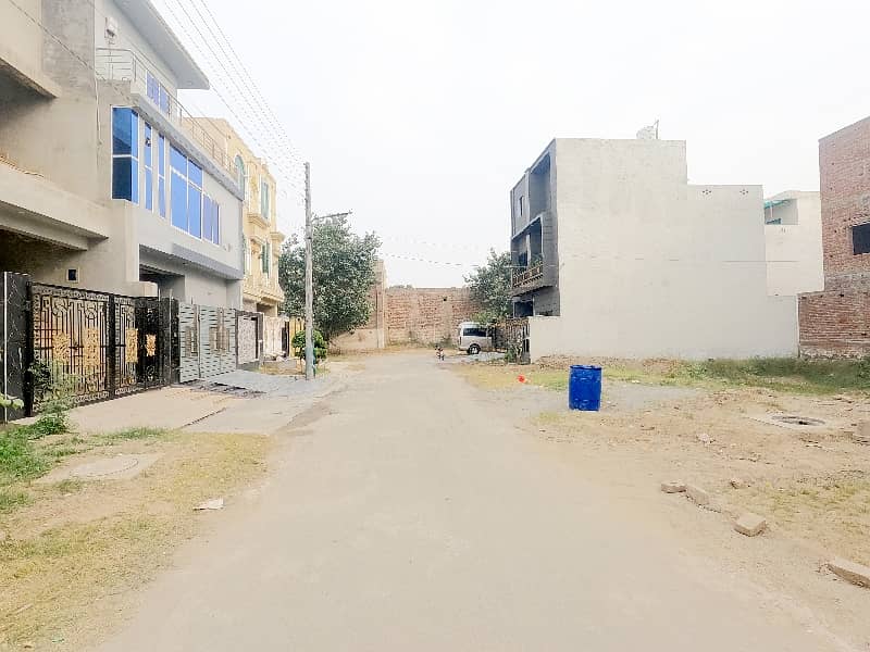 5 Marla plot for Sale in Tahir Block SA Garden phase 2 0