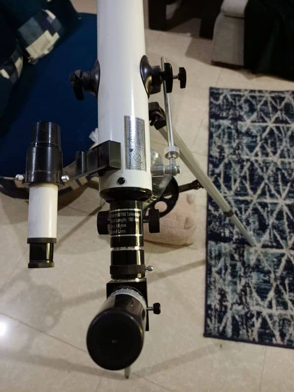 Telescope with mobile holder 1