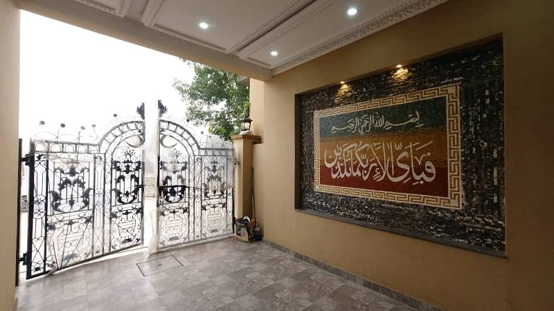 Corner House For sale In Lahore 5