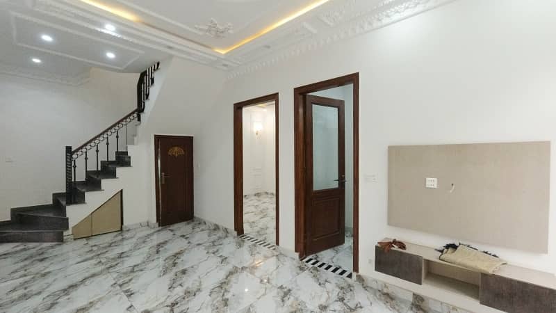 Corner House For sale In Lahore 7