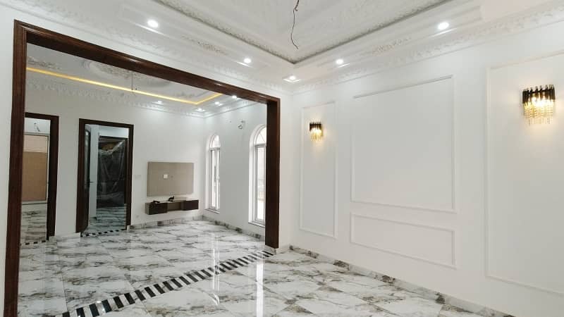 Corner House For sale In Lahore 8