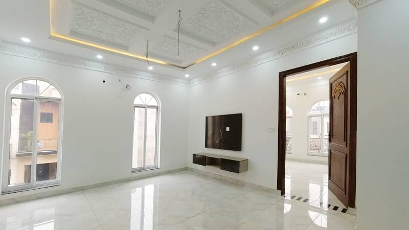 Corner House For sale In Lahore 17