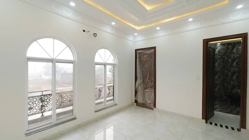 Corner House For sale In Lahore 23