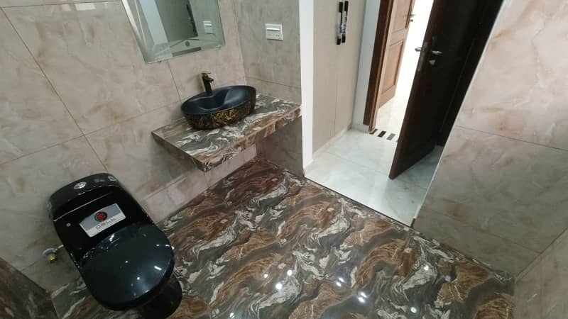 Corner House For sale In Lahore 24