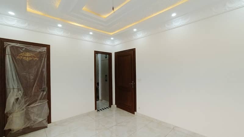 Corner House For sale In Lahore 25