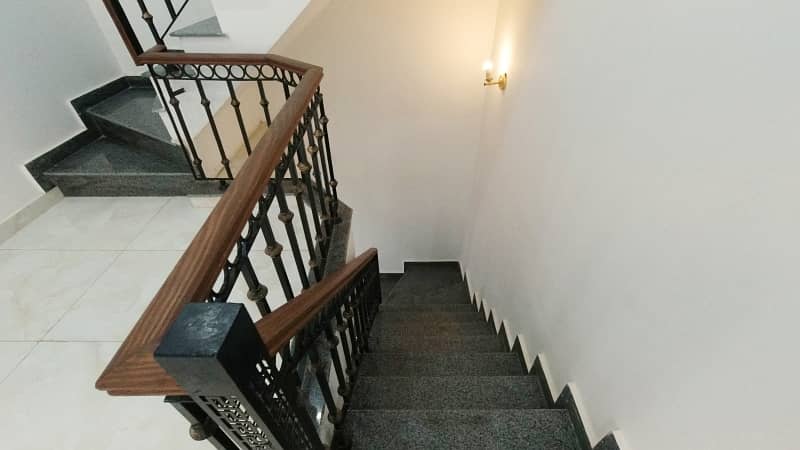 Corner House For sale In Lahore 26