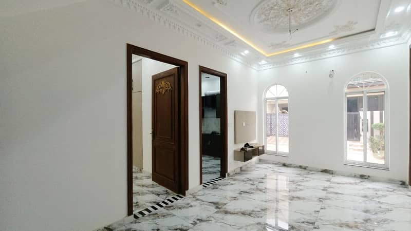 Corner House For sale In Lahore 28