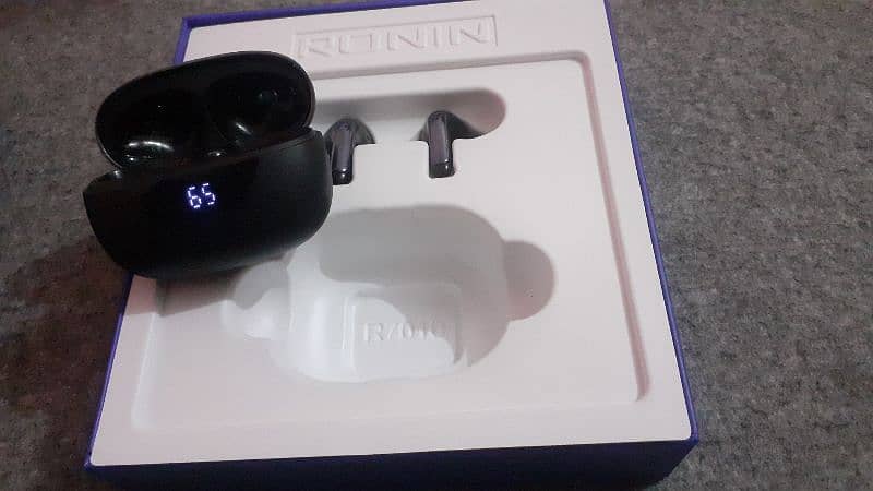 RONIN R-7010 Earbuds 0