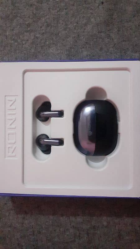 RONIN R-7010 Earbuds 2