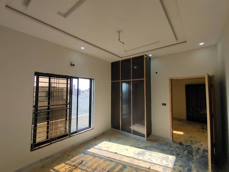 2.5 Marla Brand New flat for rent in high court phase 2 3