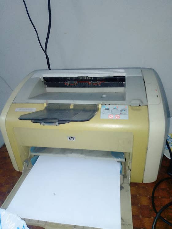 Urgent sale HP Laser Printer in good working condition black n white 2