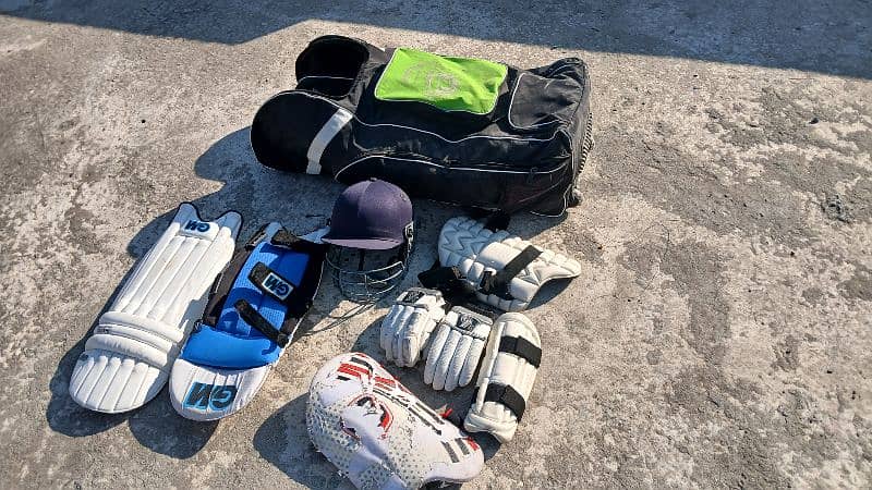 cricket kit with full equipments and used only 5 time 0