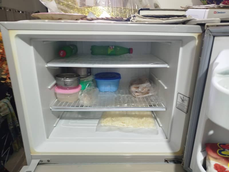 Dawlance Refrigerator / Fridge 2