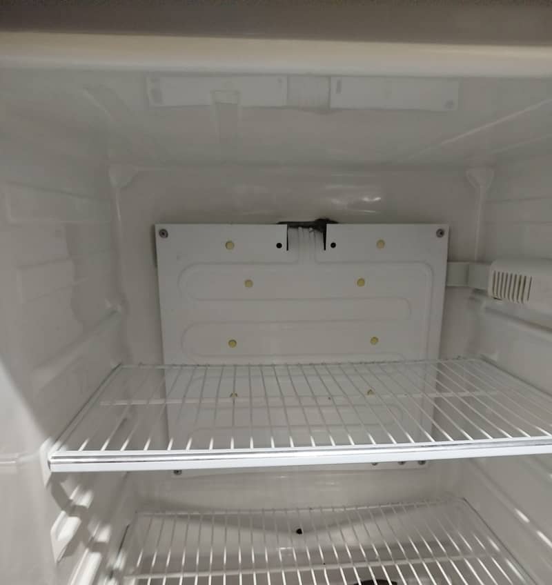 Dawlance Refrigerator / Fridge 4