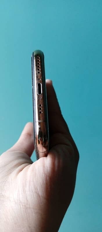 iPhone XS 10/8 condition 2