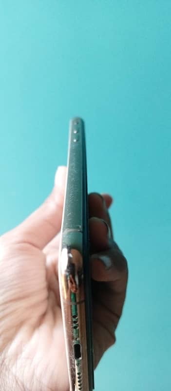 iPhone XS 10/8 condition 3