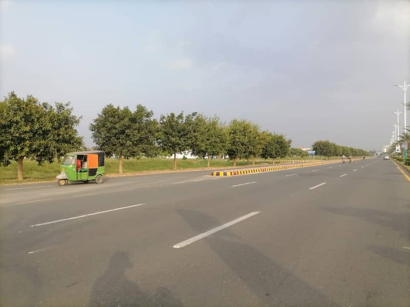 1 Kanal Pair Plot Available At Prime Location In Phase 8 DHA Lahore 4