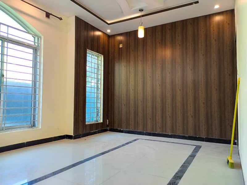 Bahria town phase 8, Ali block 7 Marla full house available for rent gas installed 1