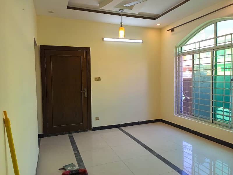 Bahria town phase 8, Ali block 7 Marla full house available for rent gas installed 2