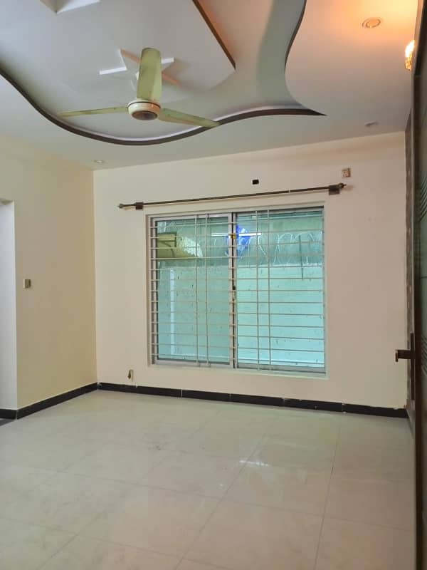 Bahria town phase 8, Ali block 7 Marla full house available for rent gas installed 15