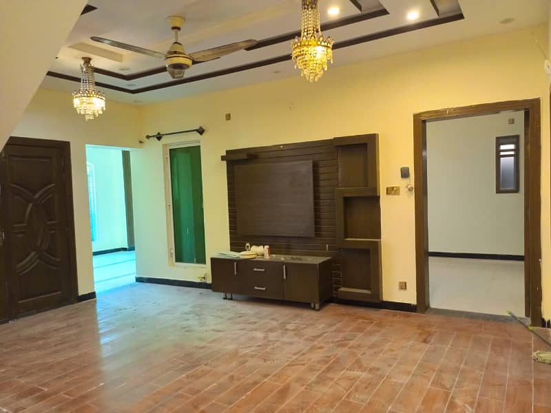 Bahria town phase 8, Ali block 7 Marla full house available for rent gas installed 18