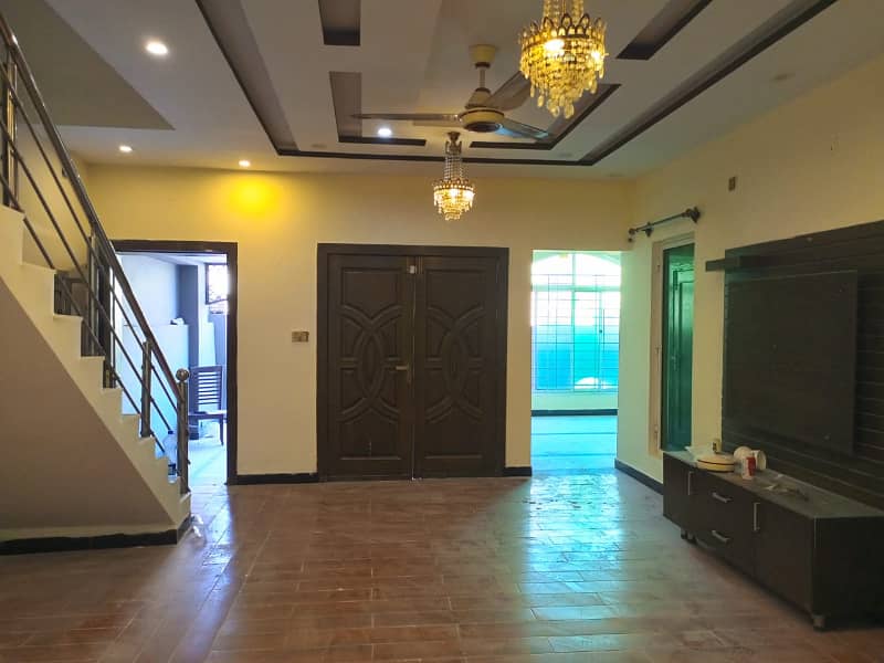 Bahria town phase 8, Ali block 7 Marla full house available for rent gas installed 19