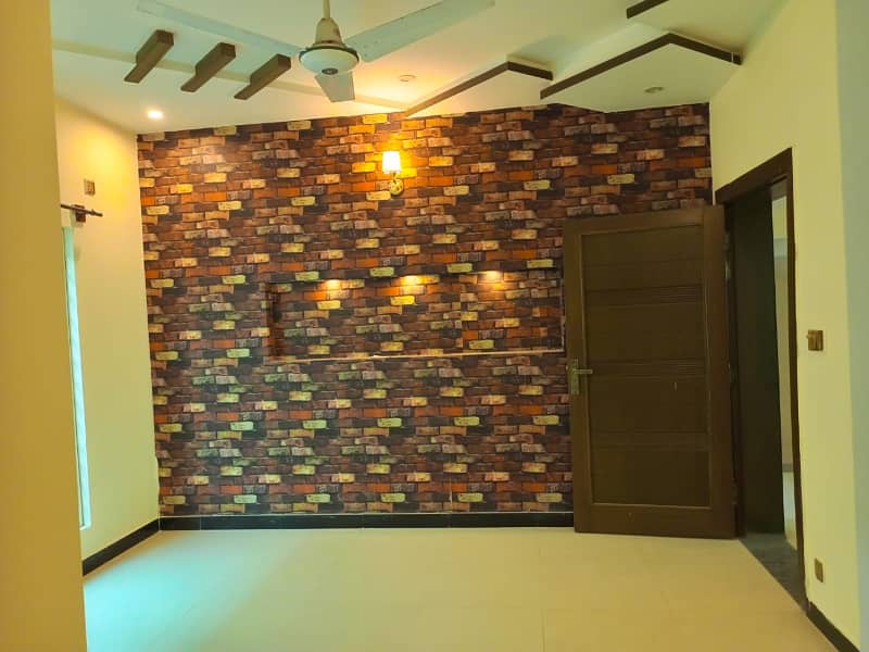 Bahria town phase 8, Ali block 7 Marla full house available for rent gas installed 26