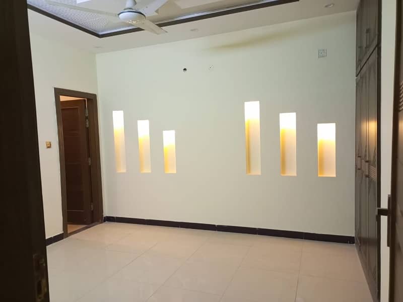 Bahria town phase 8, Ali block 7 Marla full house available for rent gas installed 27