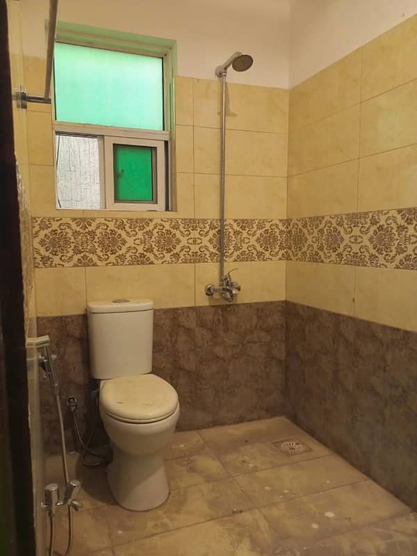 Bahria town phase 8, Ali block 7 Marla full house available for rent gas installed 29