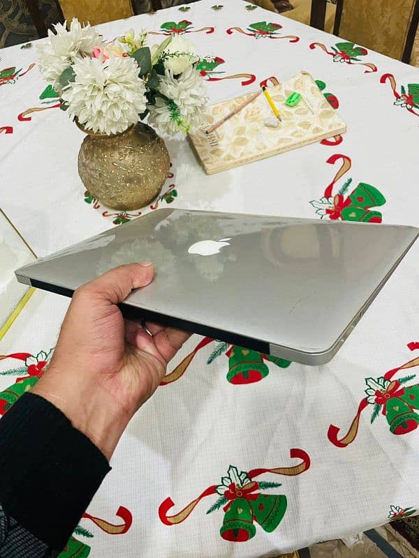 MACBOOK Air 8