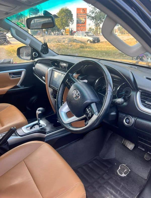 Toyota Fortuner V 2021 Brand New Zero Metter Condition 6