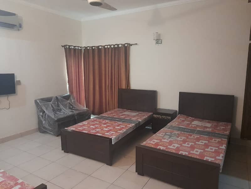 FULLY FURNISHED 01 BEDROOM WITH ATTACHED BATH AVAILABLE FOR RENT FOR MALE BACHLORS ONLY 1