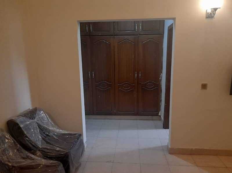 FULLY FURNISHED 01 BEDROOM WITH ATTACHED BATH AVAILABLE FOR RENT FOR MALE BACHLORS ONLY 7