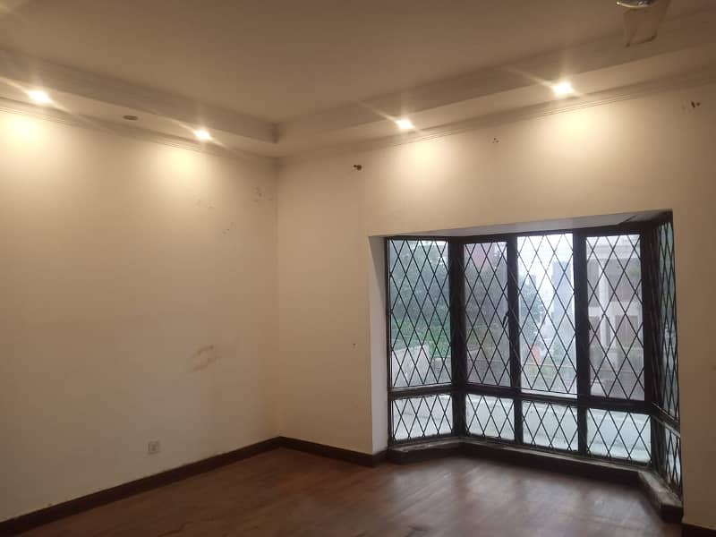 01 KANAL BEAUTIFULL BUNGALOW AVAILABLE FOR RENT AT VERY HOT LOCATION 5