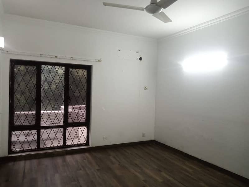 01 KANAL BEAUTIFULL BUNGALOW AVAILABLE FOR RENT AT VERY HOT LOCATION 7