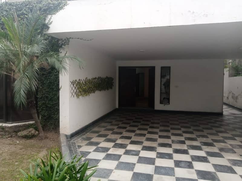 01 KANAL BEAUTIFULL BUNGALOW AVAILABLE FOR RENT AT VERY HOT LOCATION 23