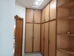 01 KANAL DESIGNER LUXURY UPPER PORTION AVAILABLE FOR RENT