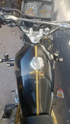 honda 125 special addition black gold