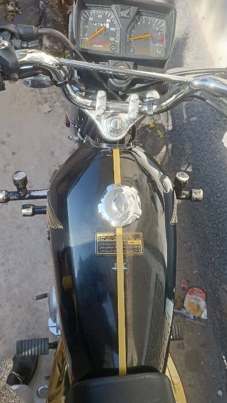 honda 125 special addition black gold 0