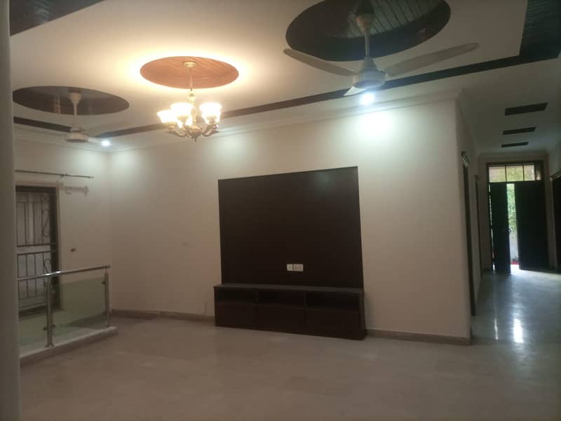 01 KANAL BEAUTIFUL LOWER PORTION AVAILABLE FOR RENT 4